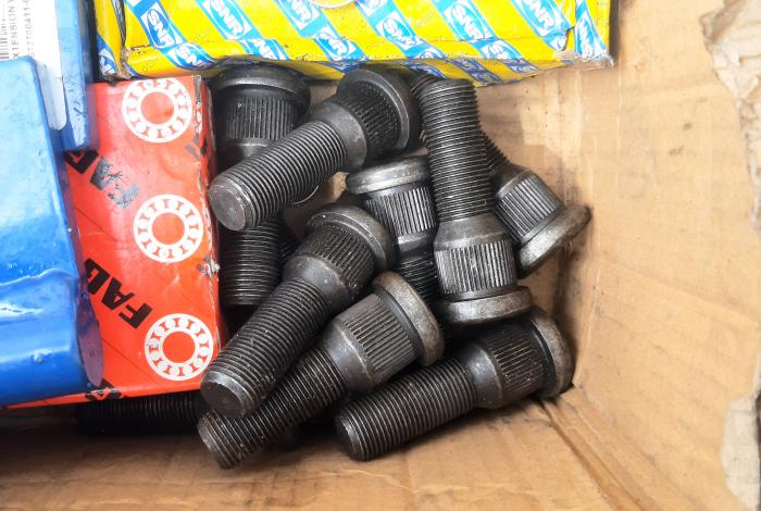 Болт колесная шпилька А 5/8”-18 X 2-1/4 AP2814 